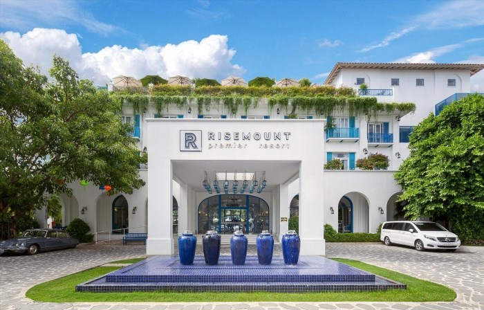 Risemount Resort Đà Nẵng là một khu nghỉ dưỡng tọa lạc tại thành phố Đà Nẵng, với các tiện nghi và dịch vụ cao cấp như hồ bơi, nhà hàng và spa. Nơi đây mang đến cho du khách một trải nghiệm nghỉ dưỡng tuyệt vời với không gian xanh mát, phong cách thiết kế hiện đại và phục vụ chuyên nghiệp.