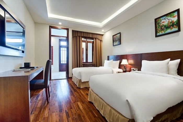 Các khách sạn ở vị trí gần Cầu Vàng Đà Nẵng.