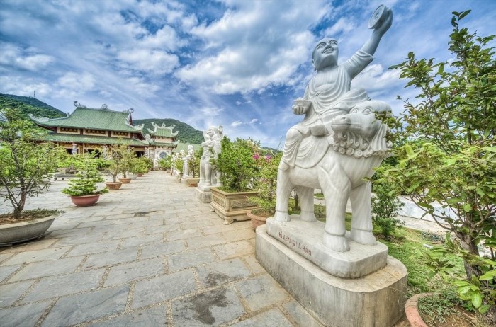 Những mục trong ngôi chùa Linh Ứng Sơn Trà (Nguồn: Internet)