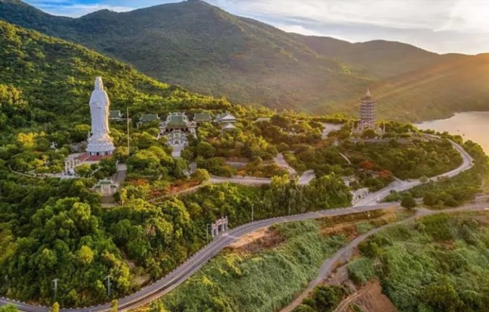 Con đường tới chùa Linh Ứng Sơn Trà (Nguồn: Internet)