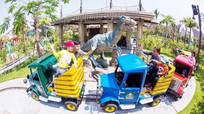4.2.5. Dino Island là một công viên giải trí nằm ở thành phố ABC, với các hoạt động thú vị như khám phá các loài khủng long sống lại, trò chơi giải đố và trình diễn nghệ thuật.