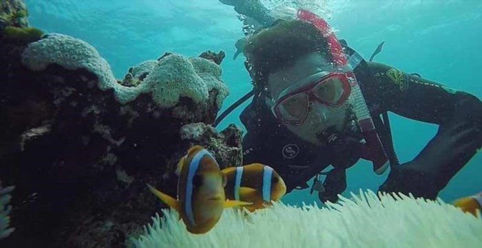 Lặn ngắm san hô là một hoạt động thú vị và hấp dẫn, cho phép bạn khám phá vẻ đẹp độc đáo của các rạn san hô và các loài sinh vật biển.