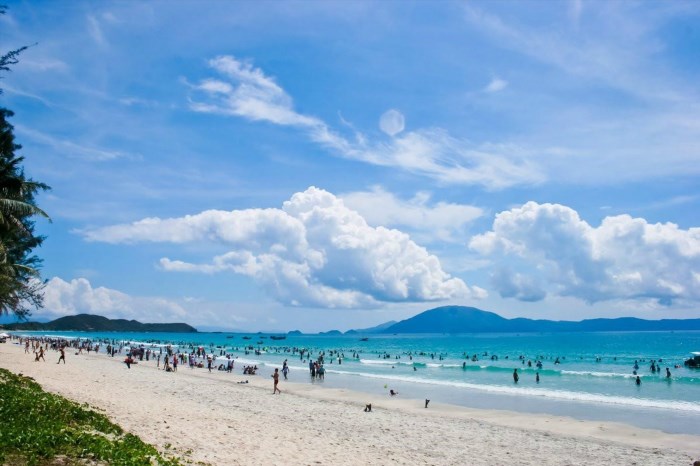 Bãi biển Non Nước Đà Nẵng nằm ở thành phố Đà Nẵng, Việt Nam. Nơi đây được biết đến với bãi cát trắng tinh khôi, nước biển trong xanh và không khí trong lành. Với khung cảnh đẹp mê hồn, bãi biển Non Nước Đà Nẵng thu hút du khách từ khắp nơi trên thế giới.