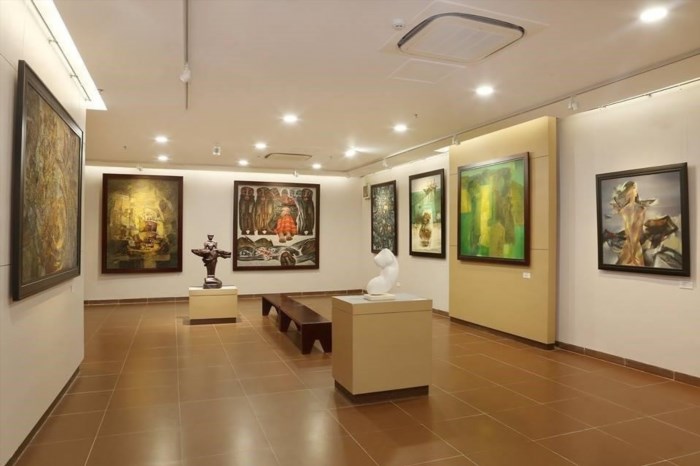 Bảo tàng Đà Nẵng là một điểm đến quan trọng để khám phá và tìm hiểu về lịch sử và văn hóa của thành phố, với những bộ sưu tập đa dạng và phong phú về di sản văn hóa, nghệ thuật và kiến trúc.