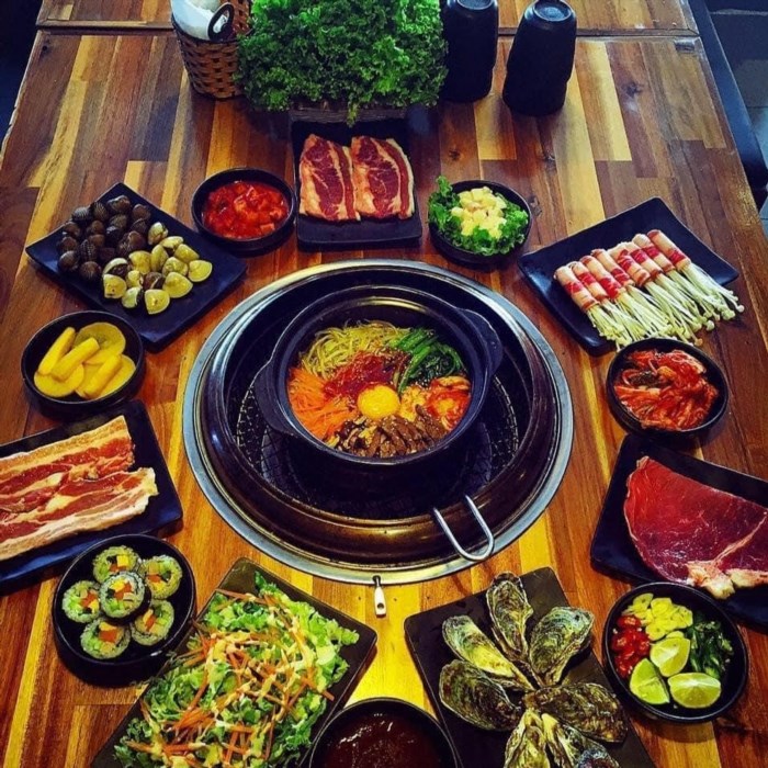 Soowon BBQ Đà Nẵng là một nhà hàng nổi tiếng với món thịt nướng Hàn Quốc ngon nhất thành phố, với không gian sang trọng và phục vụ chuyên nghiệp, là điểm đến lý tưởng cho những ai yêu thích ẩm thực Hàn Quốc.