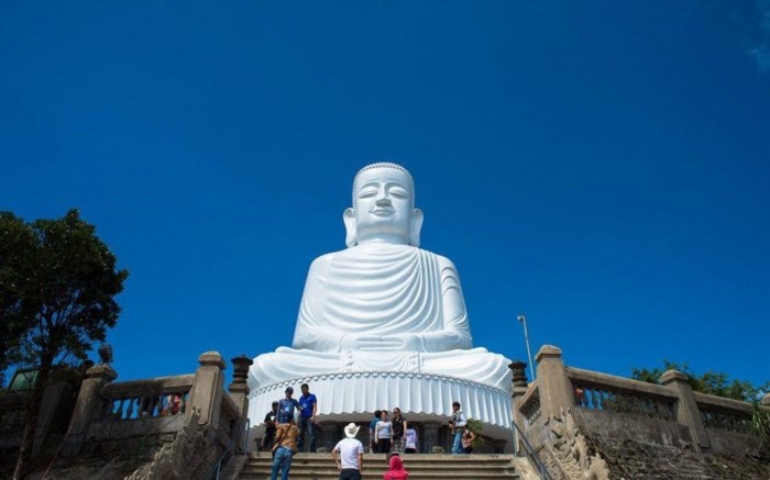 Chùa Linh Ứng – Một ngôi chùa ở Đà Nẵng trên đỉnh Bà Nà.