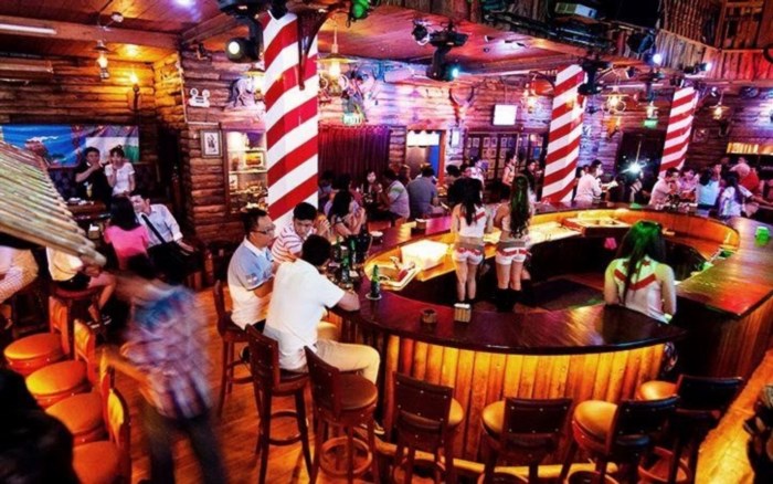 Seventeen Saloon Bar – quán bar ở Đà Nẵng vào ban đêm vô cùng thú vị và độc đáo.