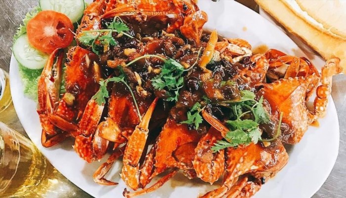 Nhà hàng Đà Nẵng Bà Thôi chuyên phục vụ các món ăn đặc sản của Đà Nẵng và vùng miền Trung, với không gian sang trọng và phục vụ chuyên nghiệp, mang đến trải nghiệm ẩm thực tuyệt vời cho du khách và người dân địa phương.